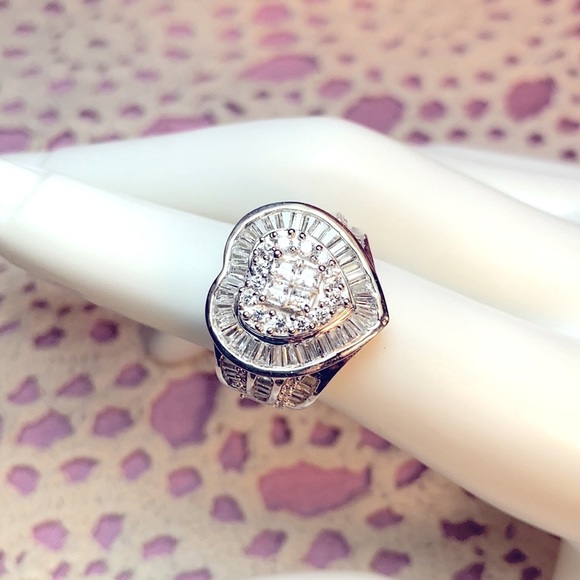 Bella Luce White Diamond Simulant Heart Ring - Picture 5 of 13